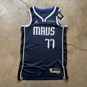 Luka Doncic 77 Dallas Mavericks Nike Jersey Men’s XS